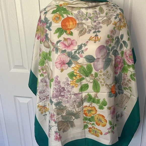 Gucci Blooms Silk Flora Garden Scarf - Picture 9 of 12